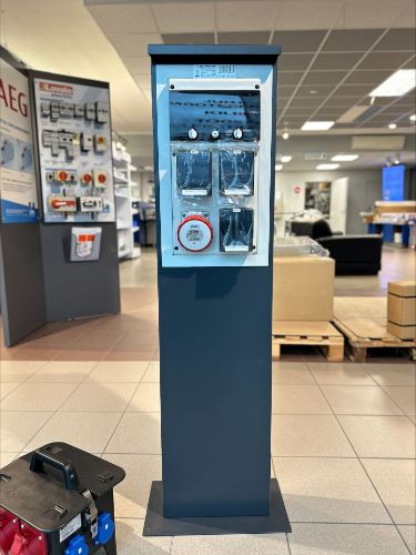 Picture of Vooluvõtukeskus 1x16A 5p, 3x230V, kaitseautomaadid ja rikkevool IP66, (Post) BLOCK baasil, SCAME 