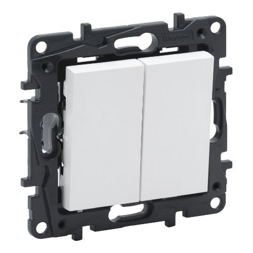 Picture of Grupiveksellüliti klahviga, 10A 230V valge matt, vedrukl. süv. IP20, NILOE STEP, LEGRAND 