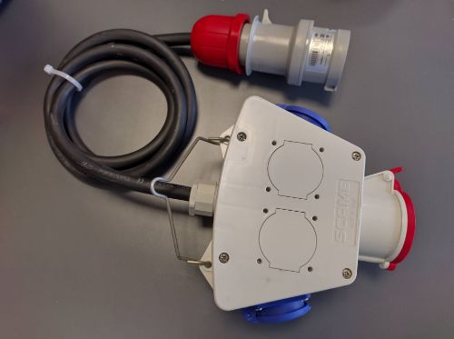 Picture of Vooluvõtukeskus 1x16A 5p, 2x230V, sisend 1,5m juhtmel 16A 5p pistik, SCAME 