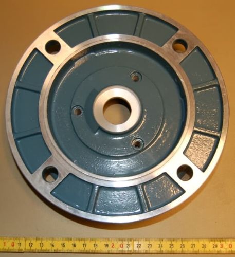 Picture of Elektrimootori flants ABB B5 90 AL paigaldamiseks vajalik keermelõikaja 