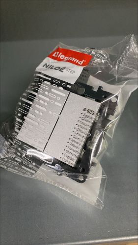 Изображение Grupilüliti klahviga, 10A 230V alumiinium, vedrukl. süv. IP20, NILOE STEP, LEGRAND 