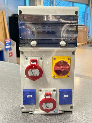 Изображение Vooluvõtukeskus 2x16A 5p, 2x230V, pealüliti, kaitseautomaadid ja rikkevool IP44, SCAME 