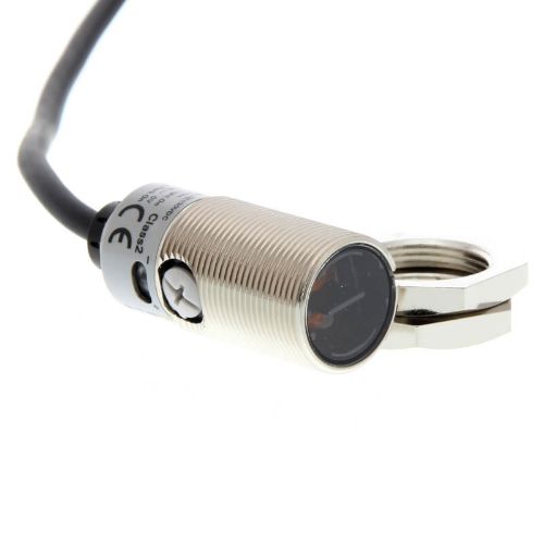 Изображение Fotoandur Objektilt E3FB, M18, metall, Sn 1m, PNP, IP67, kaabel 2m, Omron 