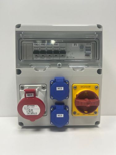 Изображение Vooluvõtukeskus 1x16A 5p, 2x230V, pealüliti, kaitseautomaadid ja rikkevool IP44, 280x230, SCAME 