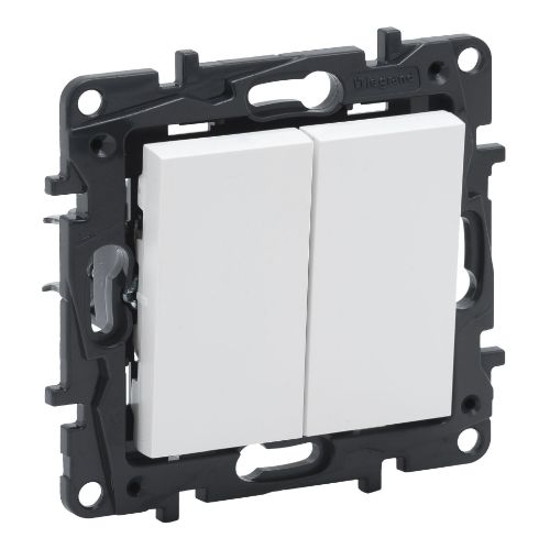 Изображение Grupilüliti klahviga, 10A 230V valge matt, vedrukl. süv. IP20, NILOE STEP, LEGRAND 
